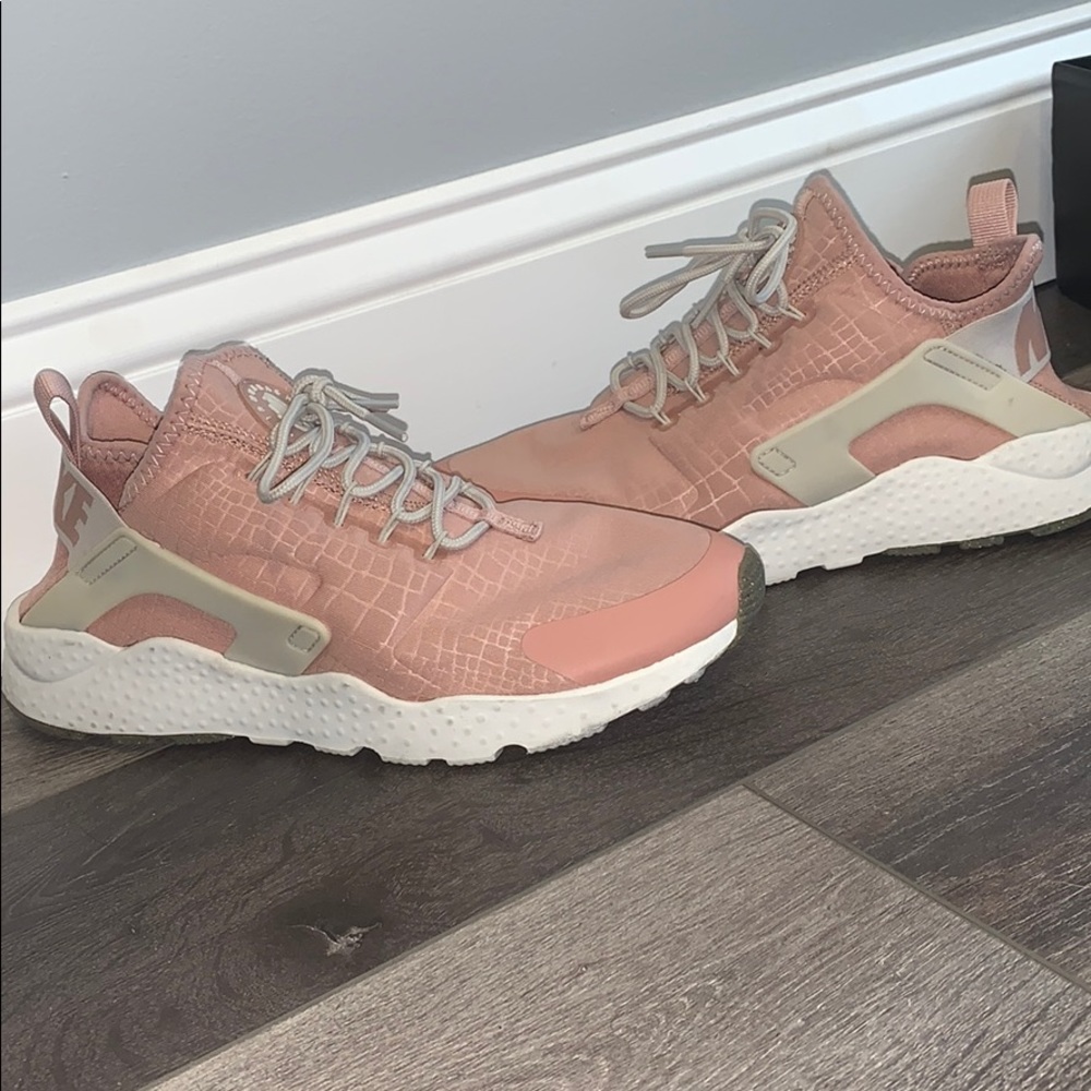 NIKE AIR HUARACHE SNEAKERS